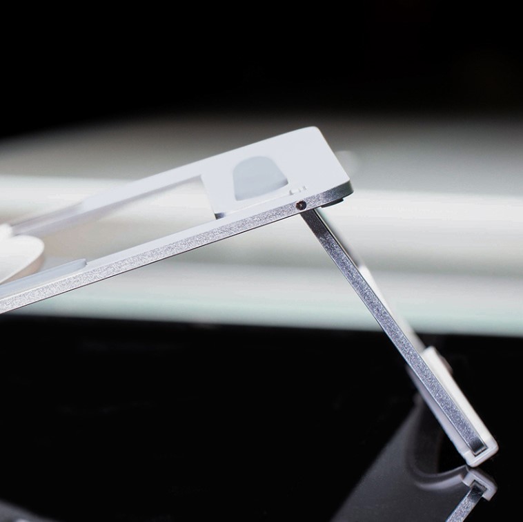 Abanico para Laptop Klip Xtreme Podium - Soporte para portátil, hasta 15.6", material aluminio, color plateado.
