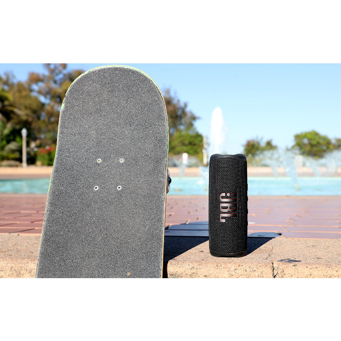 Bocinas JBL FLIP 6 - Altavoces portable resistente al agua y Polvo, Bluetooth 5.1, 30W RMS, 12 horas de batería, Certificacion IP67, Color Negro. JBLFLIP6BLKAM