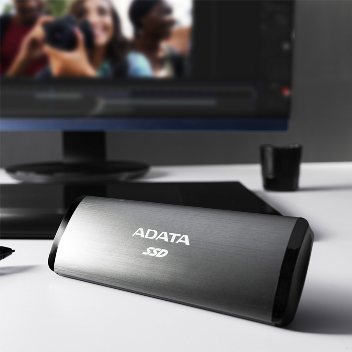 SSD Externo Adata SE760, 1TB, USB-C, Lectura 1000 MB/s, Escritura 800MB/s, Negro ASE760-1TU32G2-CBK
