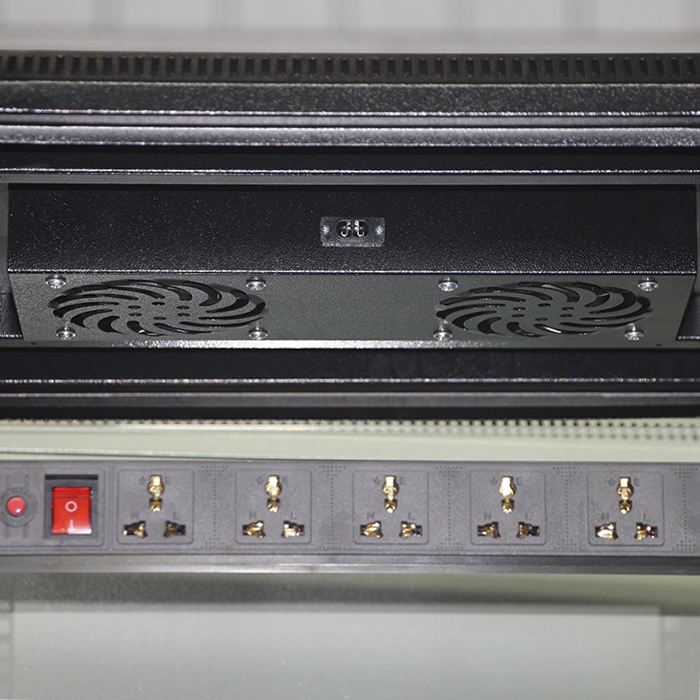 Gabinete de Torre VCOM D1242 Rack 42U -Puerta de vidrio, paneles laterales, abanico incluido, ancho 800 x profundidad 800 x altura 2000.